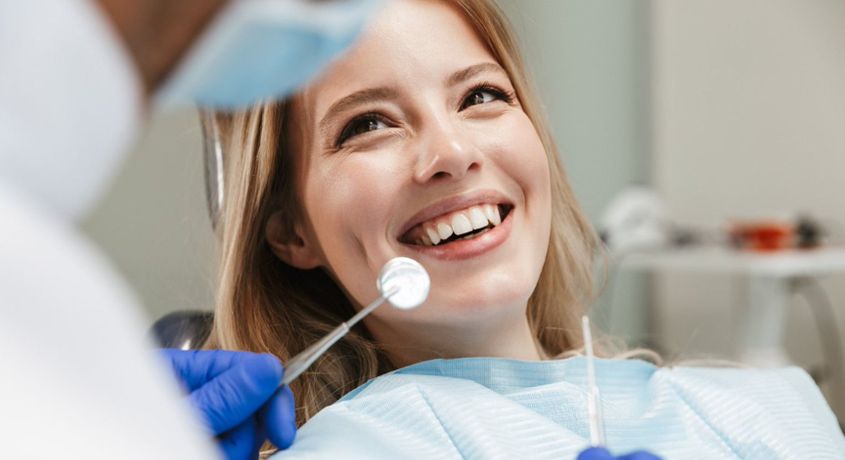 Скидка 50% на удаление зубов от стоматологии «Доктор +»!