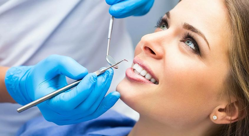 Скидка 50% на удаление зубов от стоматологии «Доктор +»!