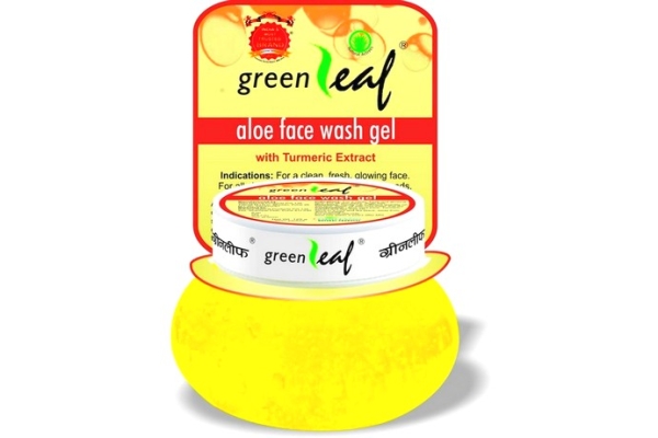 Гель для умывания и скраб Green Leaf Aloe Face Wash Gel.